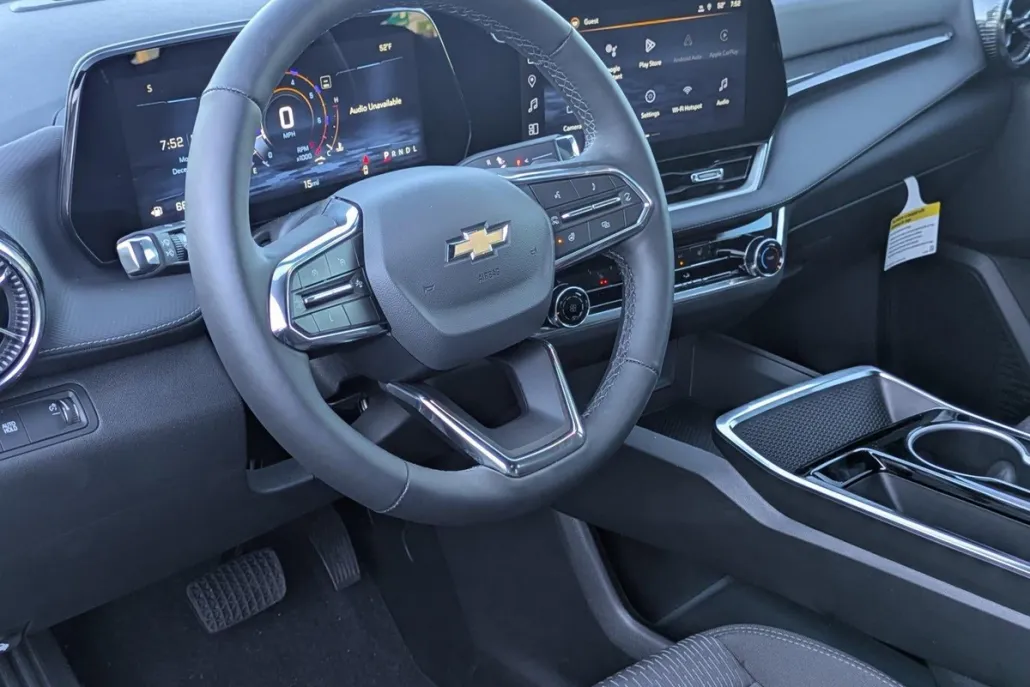 2025 Chevrolet Equinox LT photo 1