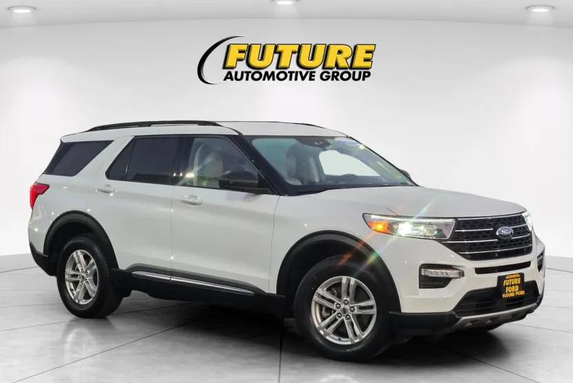 2024 Ford Explorer XLT photo 1