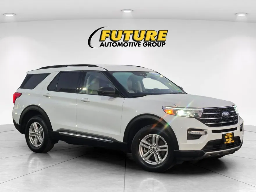 2024 Ford Explorer XLT photo 1