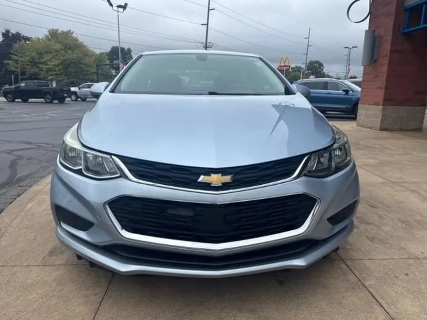2017 Chevrolet Cruze LS photo 1