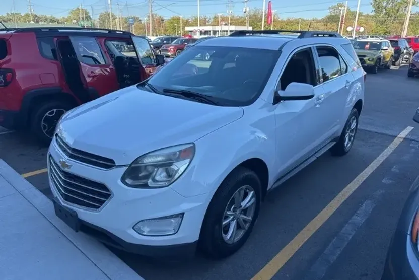 2017 Chevrolet Equinox LT photo 1