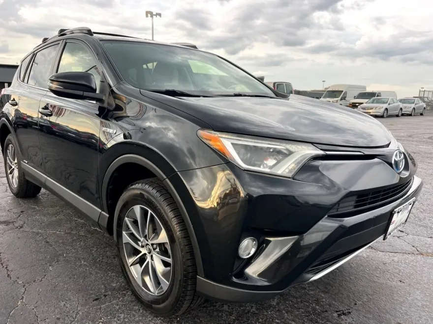 2016 Toyota RAV4 Hybrid XLE photo 1