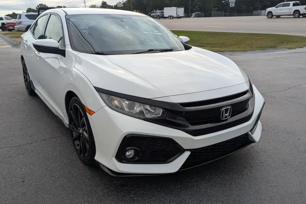 2017 Honda Civic Sport Hatchback photo 1