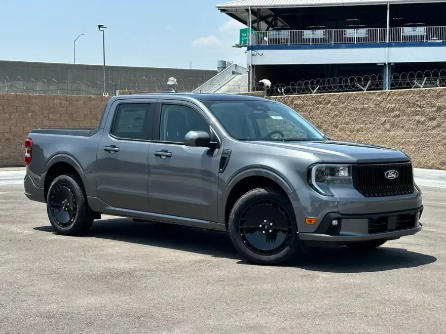 2025 Ford Maverick photo 1