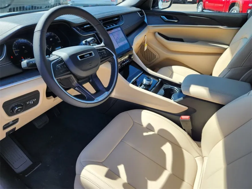 2025 Jeep Grand Cherokee Limited photo 1