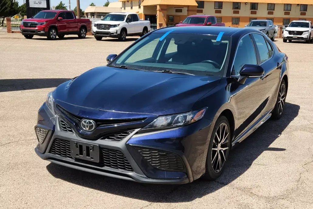 2022 Toyota Camry SE photo 1