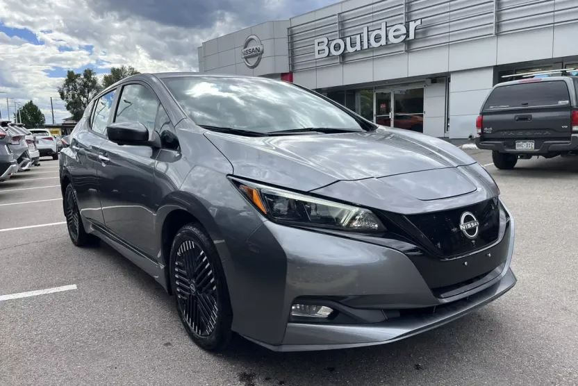 2024 Nissan Leaf SV photo 1