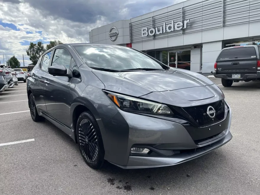 2024 Nissan Leaf SV photo 1