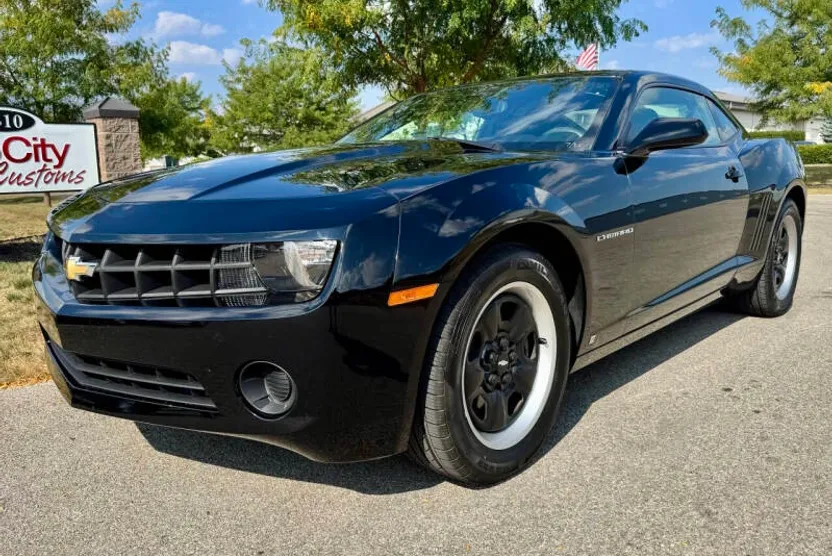 2010 Chevrolet Camaro LS Coupe photo 1