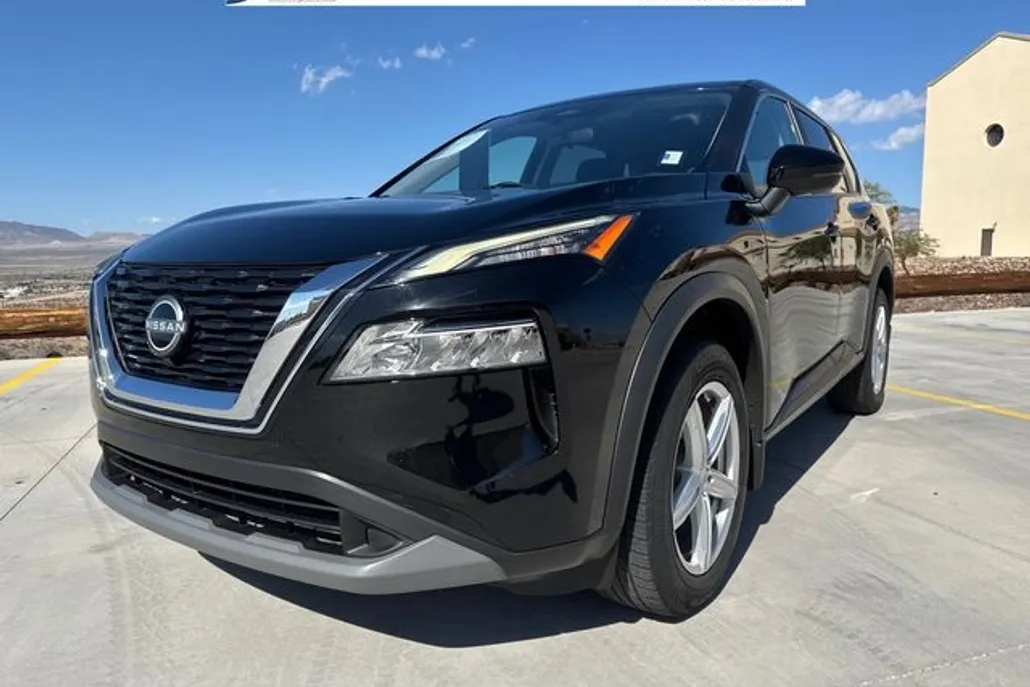 2023 Nissan Rogue SV photo 1