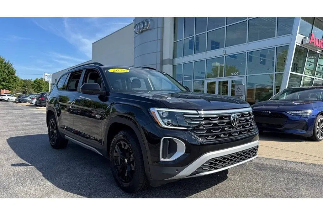 2024 Volkswagen Atlas Peak Edition SE Technology photo 1