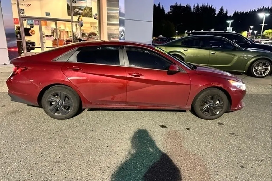 2023 Hyundai Elantra SEL photo 1