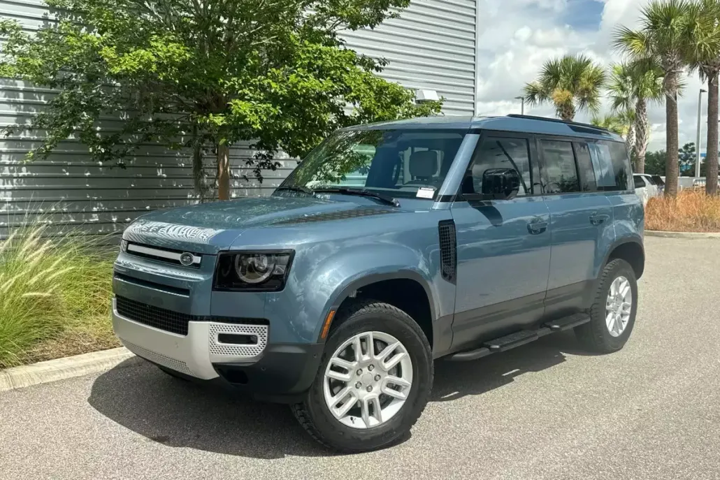 2025 Land Rover Defender 110 S photo 1