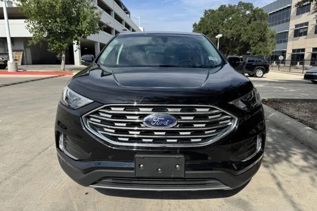 2024 Ford Edge Titanium photo 1