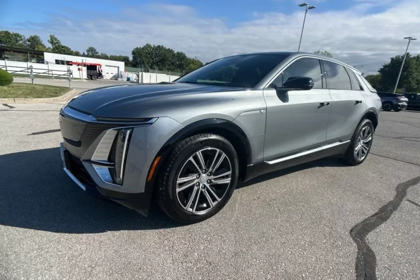 2024 Cadillac Lyriq Luxury photo 1