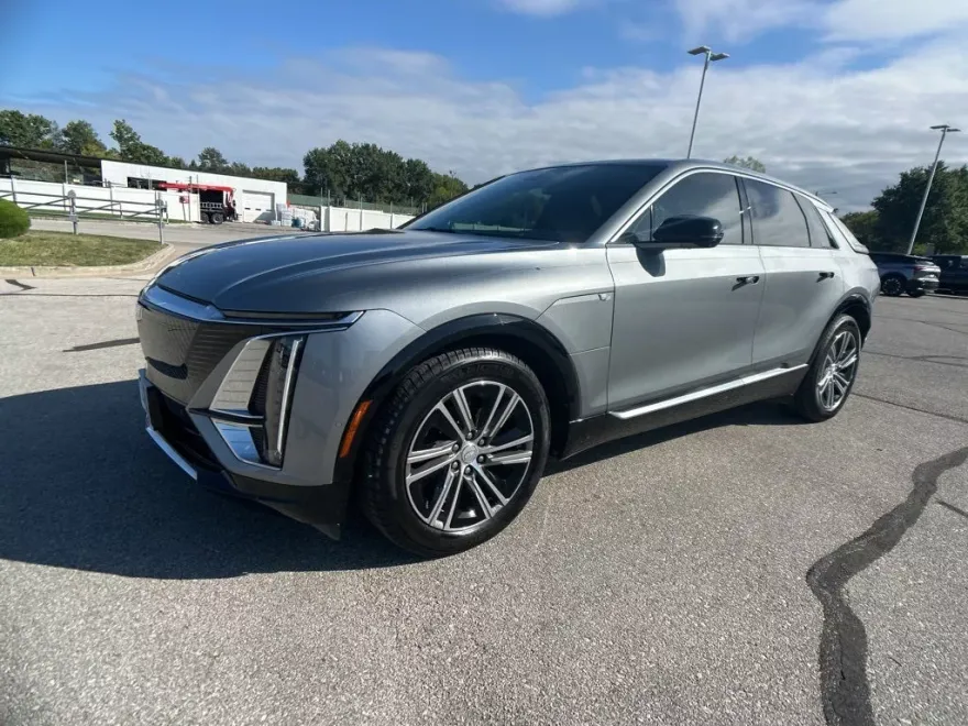 2024 Cadillac Lyriq Luxury photo 1