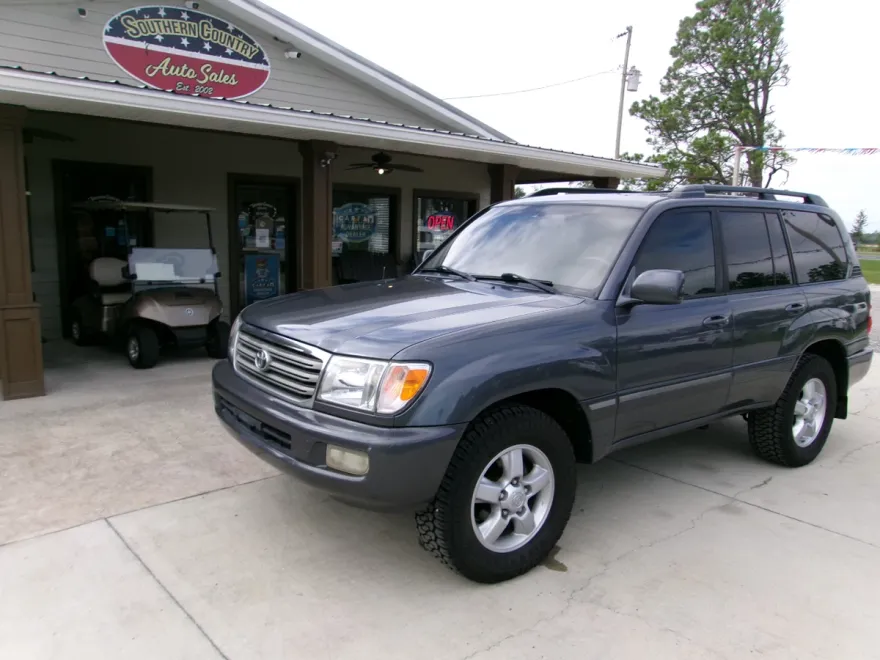 2004 Toyota Land Cruiser VX photo 1