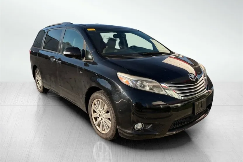 2017 Toyota Sienna Limited Premium photo 1