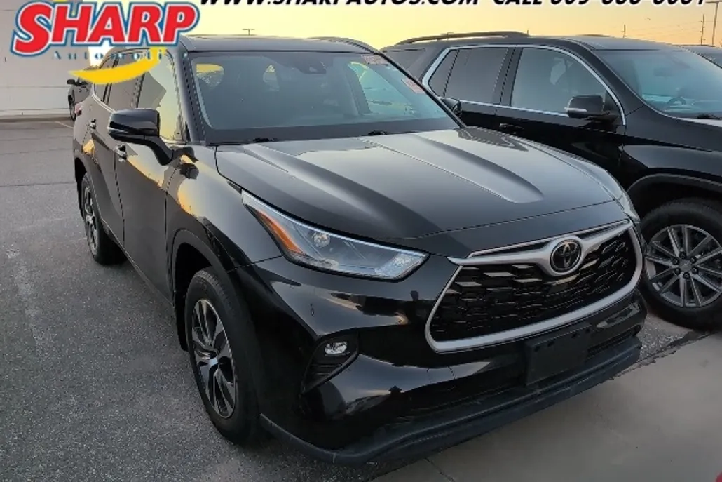 2022 Toyota Highlander XLE photo 1
