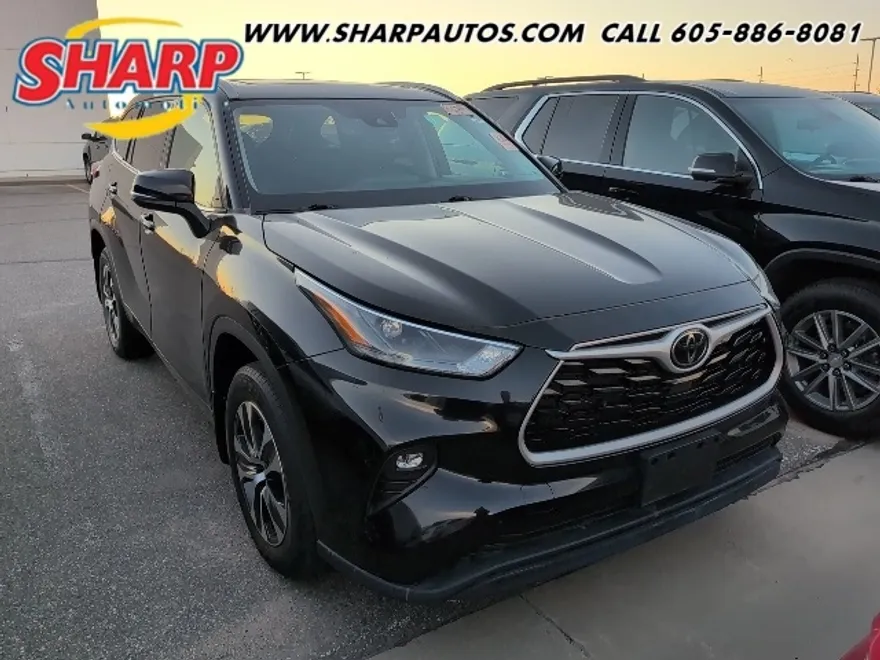 2022 Toyota Highlander XLE photo 1