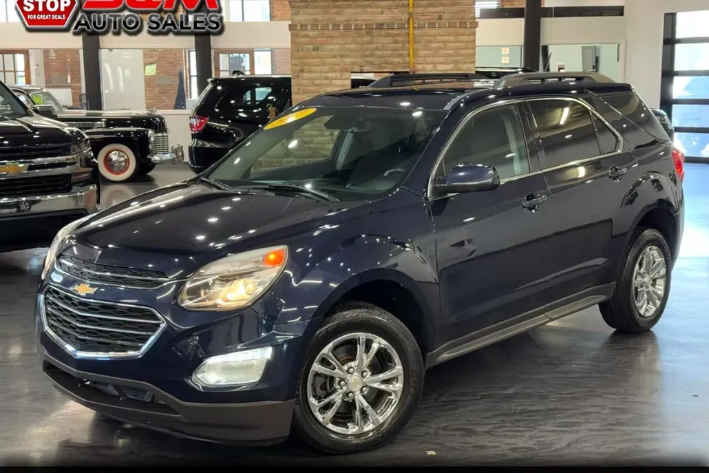 2017 Chevrolet Equinox LT photo 1