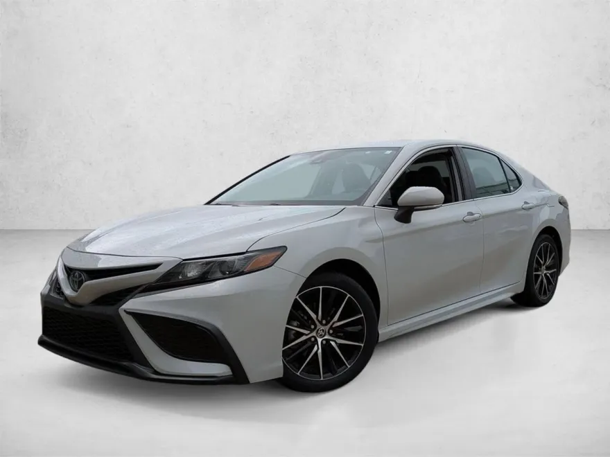 2024 Toyota Camry SE photo 1