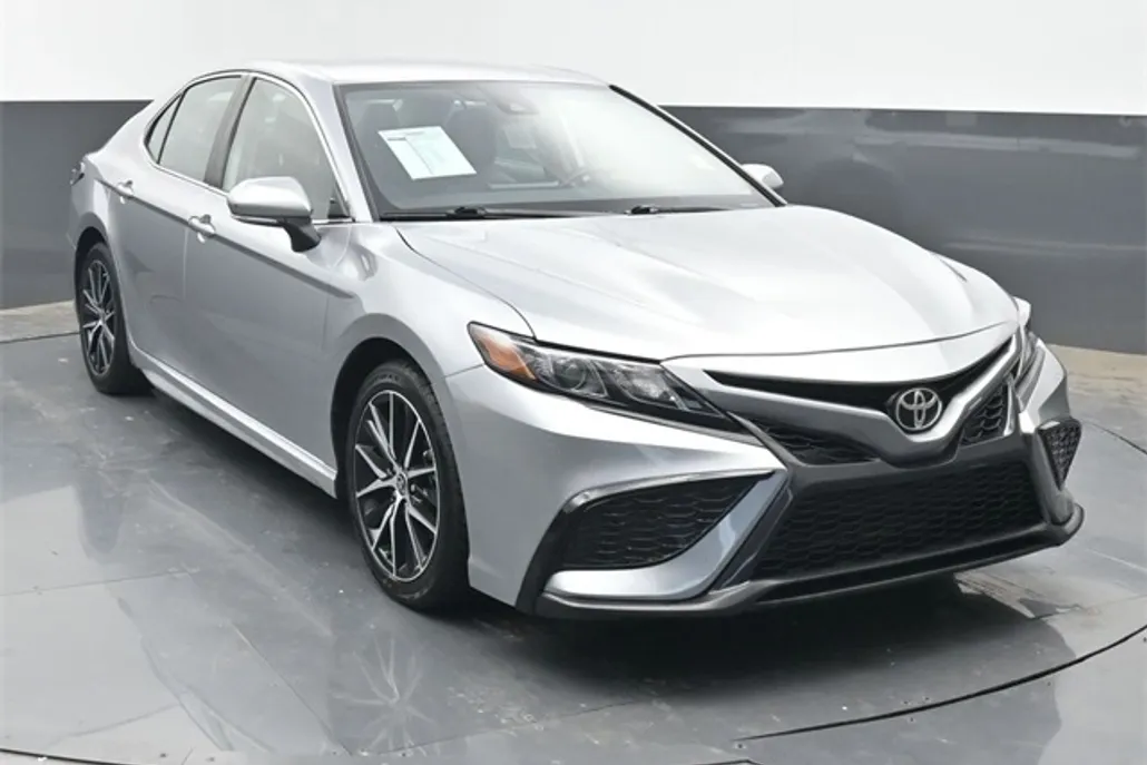 2023 Toyota Camry SE photo 1
