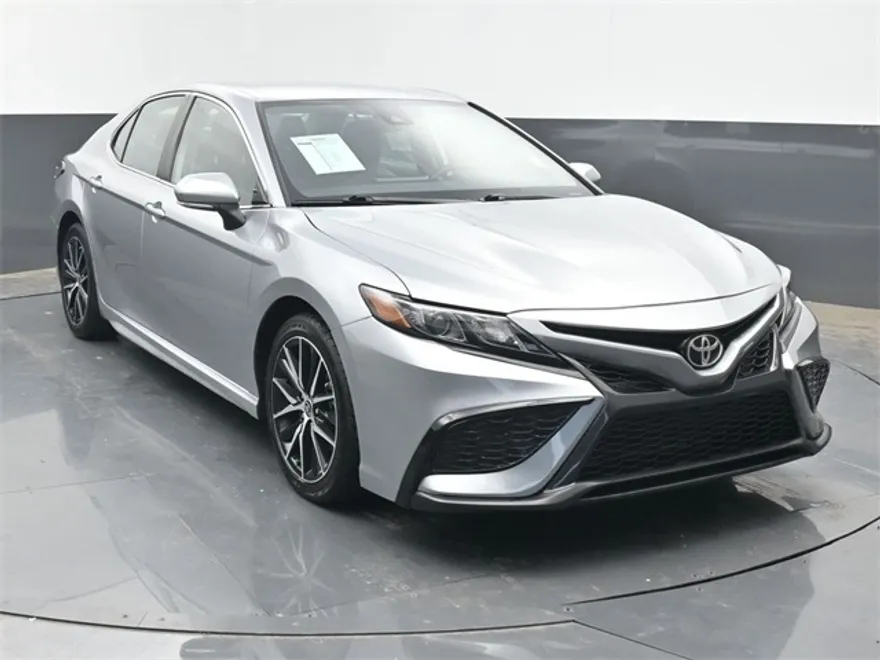2023 Toyota Camry SE photo 1