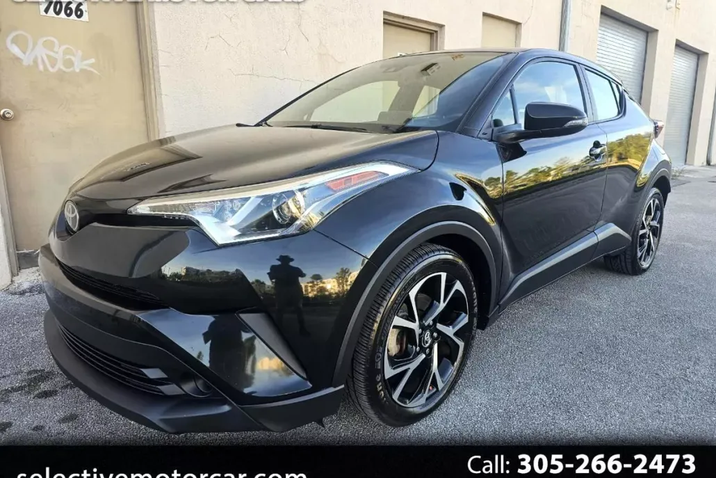 2019 Toyota C-HR Limited photo 1