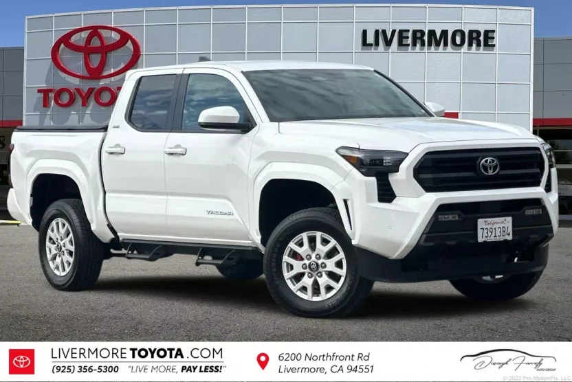 2024 Toyota Tacoma SR5 photo 1