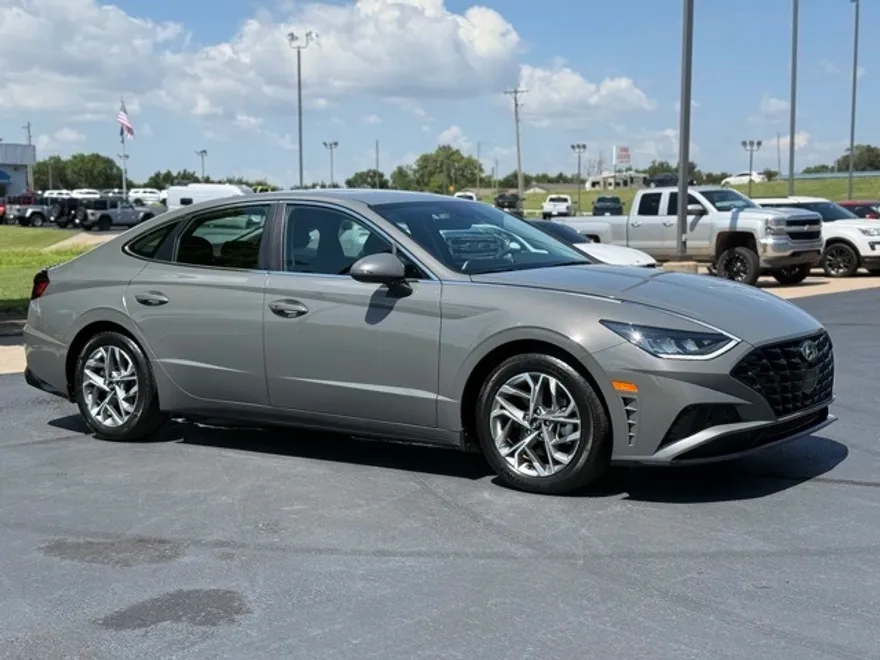 2022 Hyundai Sonata SEL photo 1