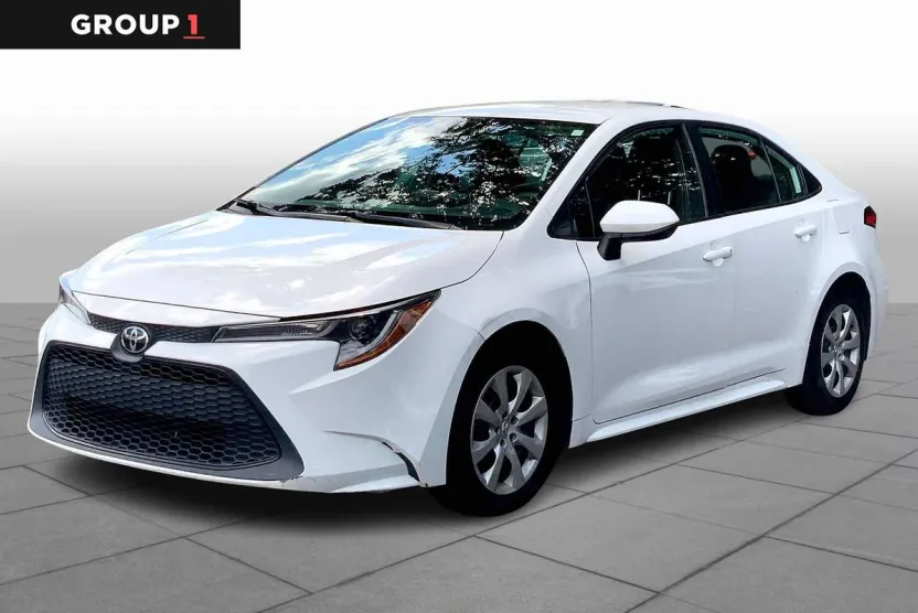 2021 Toyota Corolla LE photo 1