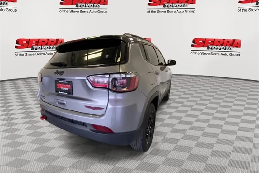 2023 Jeep Compass Trailhawk photo 1
