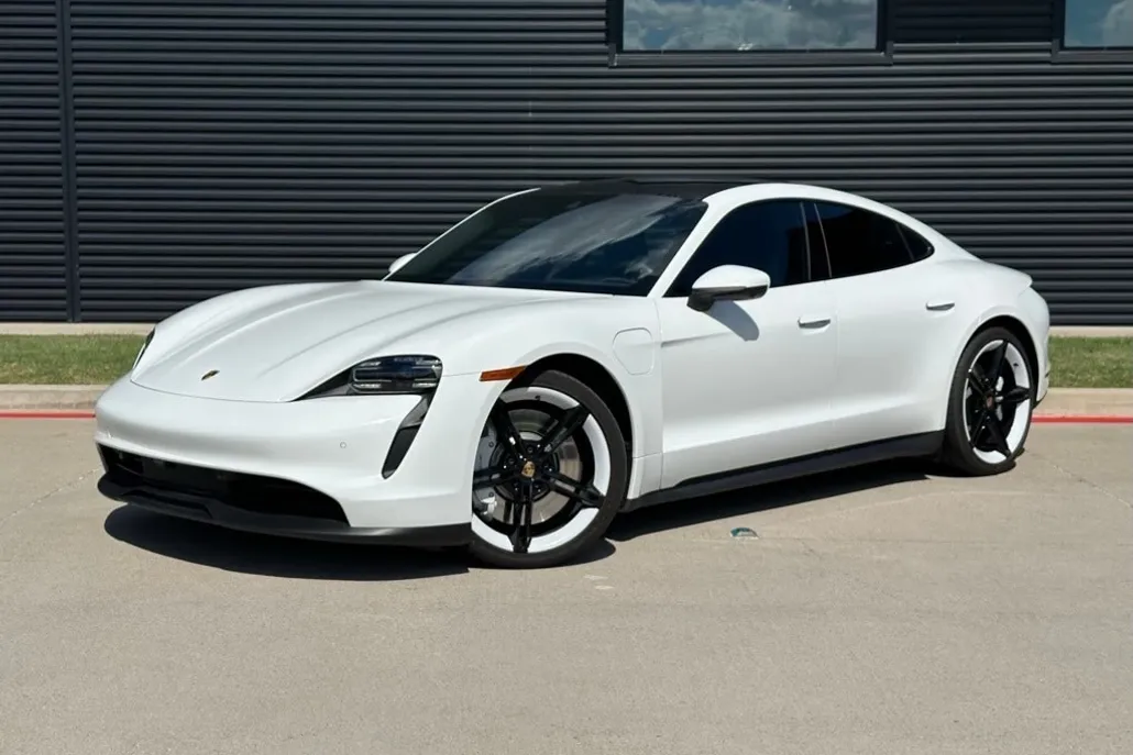 2023 Porsche Taycan photo 1