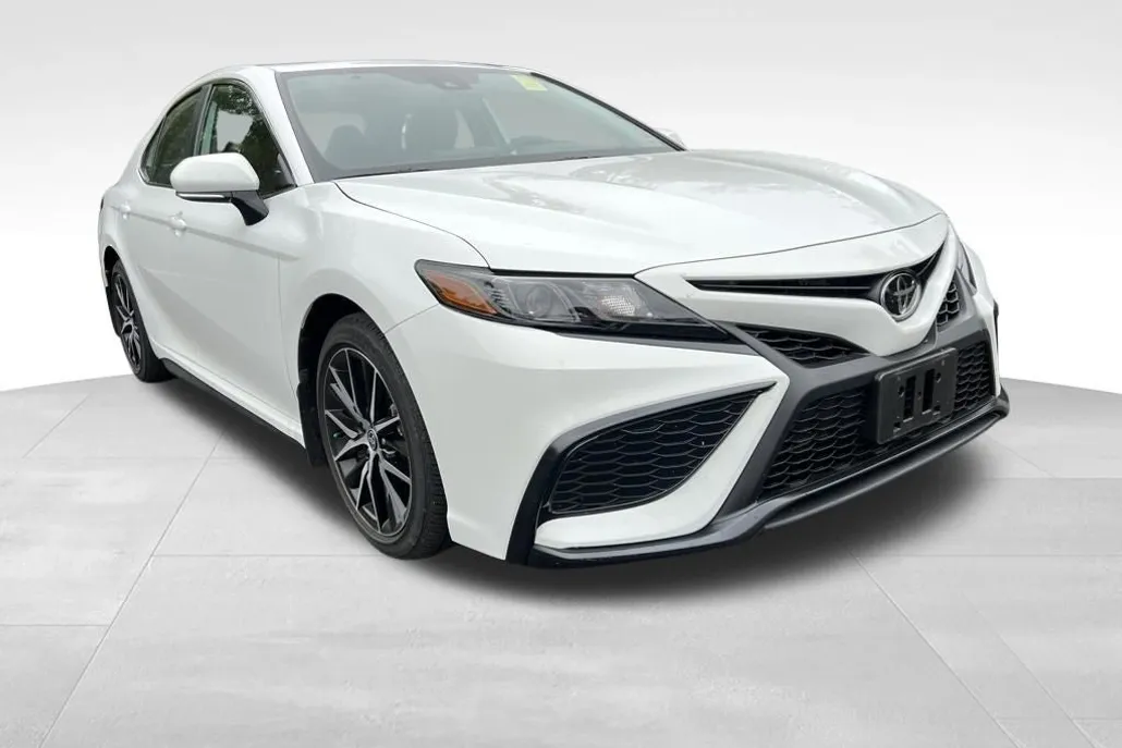 2023 Toyota Camry SE photo 1