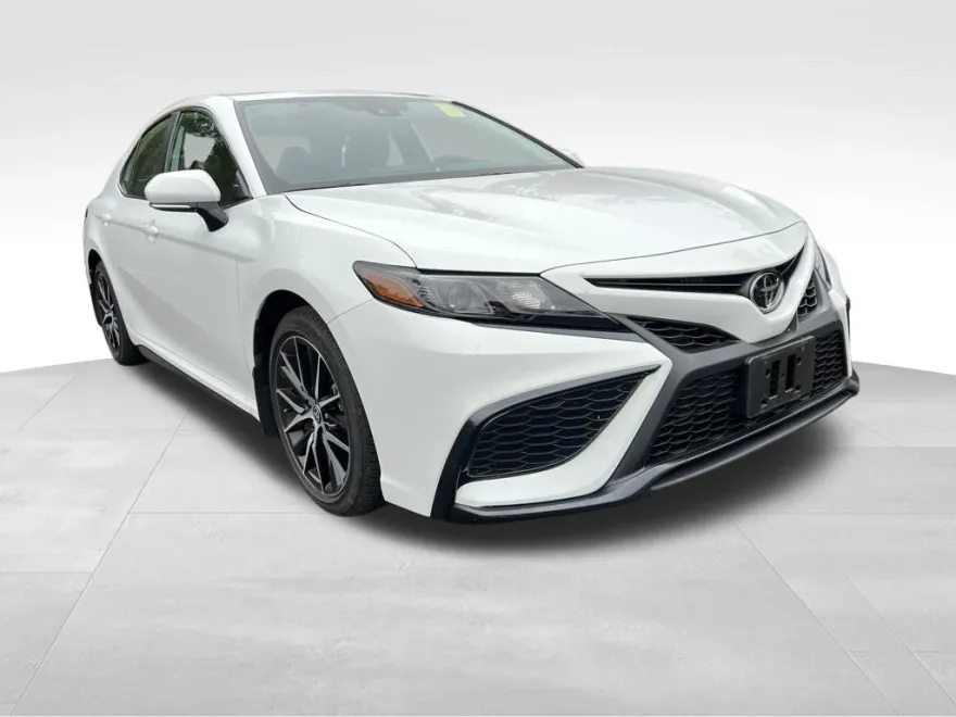 2023 Toyota Camry SE photo 1