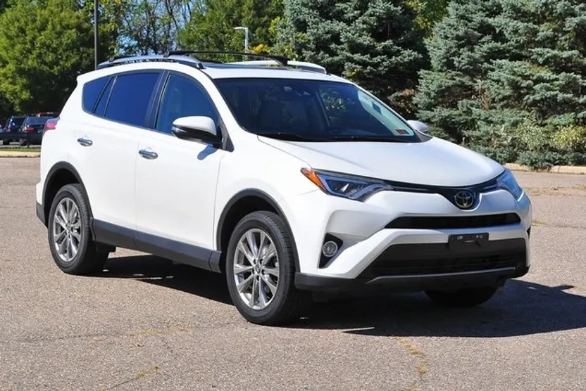 2018 Toyota RAV4 Limited photo 1