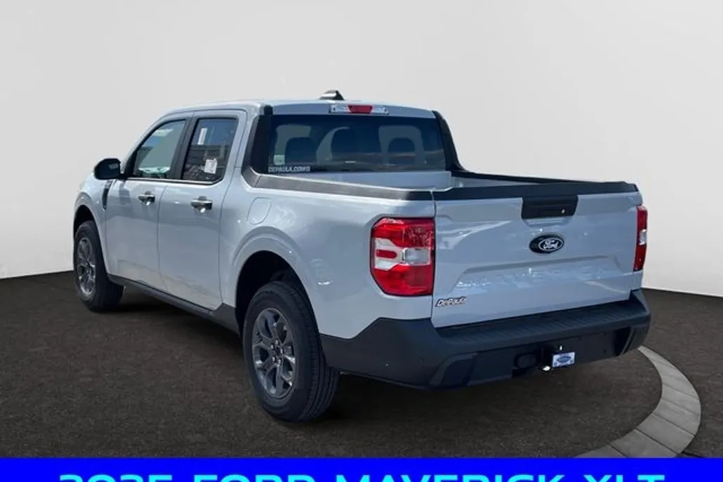 2025 Ford Maverick XLT photo 1