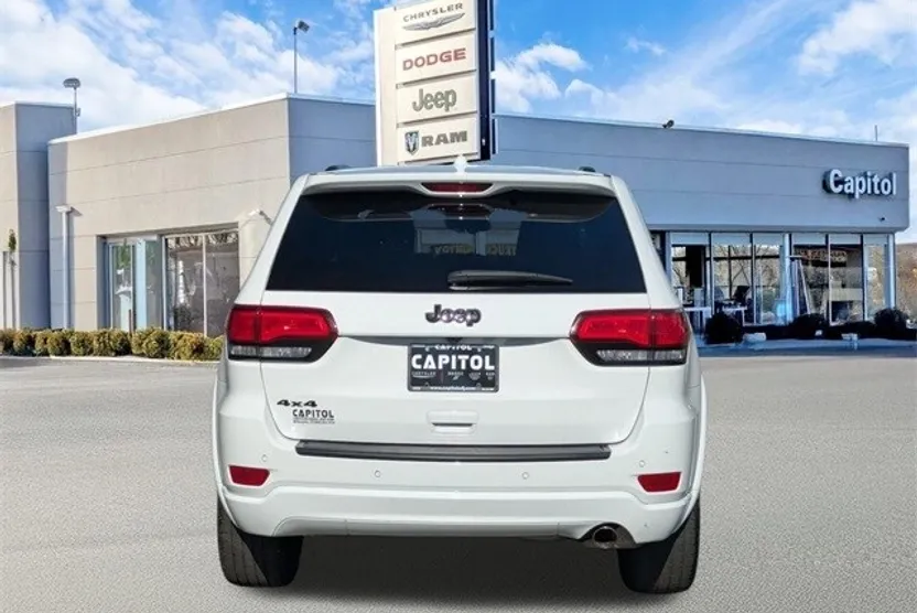 2021 Jeep Grand Cherokee Laredo X photo 1