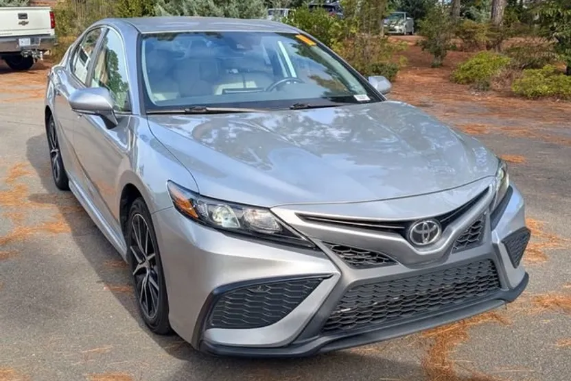 2023 Toyota Camry SE photo 1