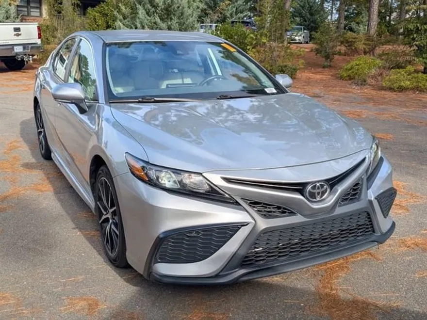 2023 Toyota Camry SE photo 1