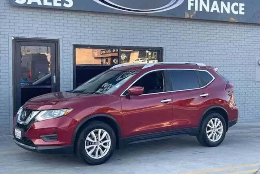 2020 Nissan Rogue SV photo 1