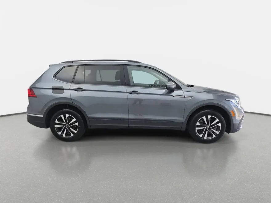 2024 Volkswagen Tiguan S photo 1