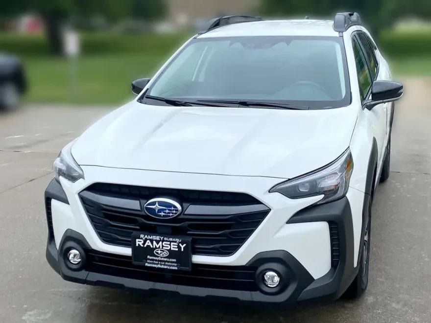 2025 Subaru Outback Premium photo 1