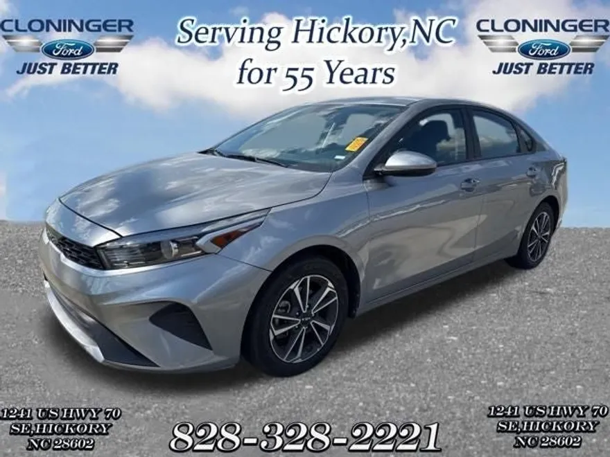 2023 Kia Forte LXS photo 1