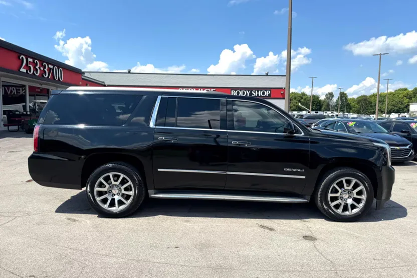 2016 Gmc Yukon XL Denali photo 1