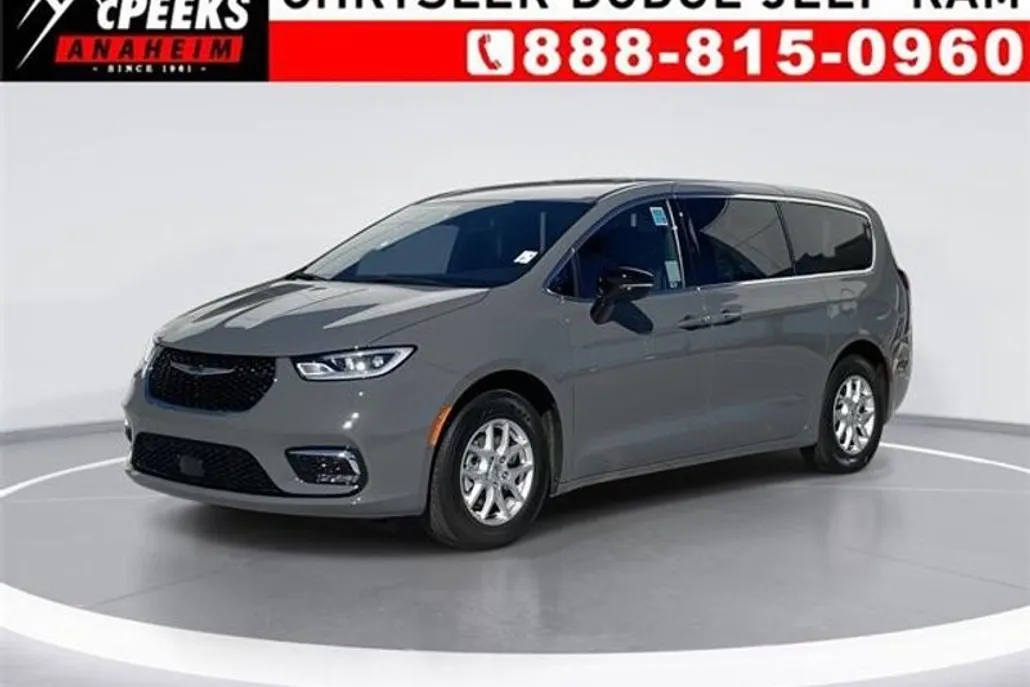 2025 Chrysler Pacifica photo 1