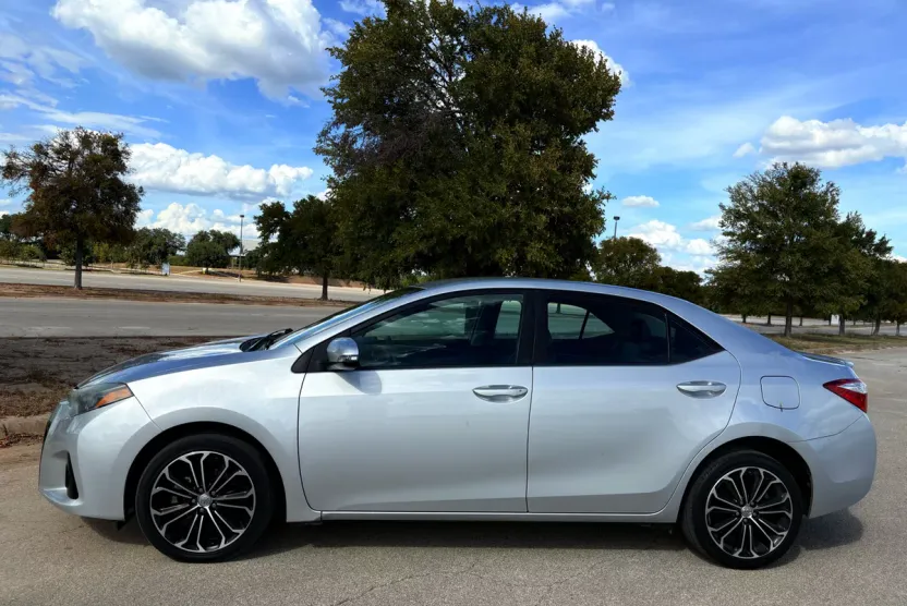 2015 Toyota Corolla S Premium photo 1
