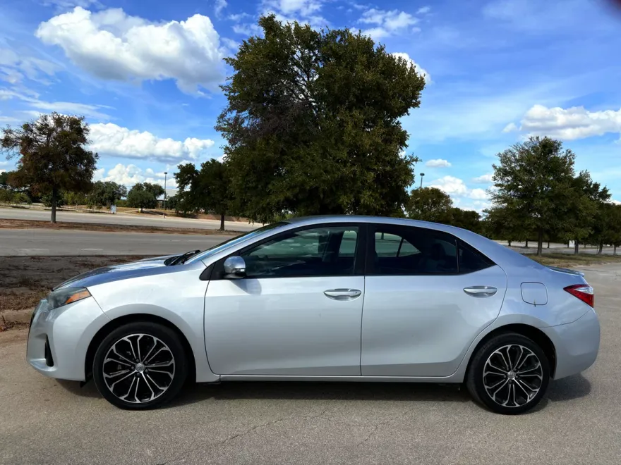 2015 Toyota Corolla S Premium photo 1