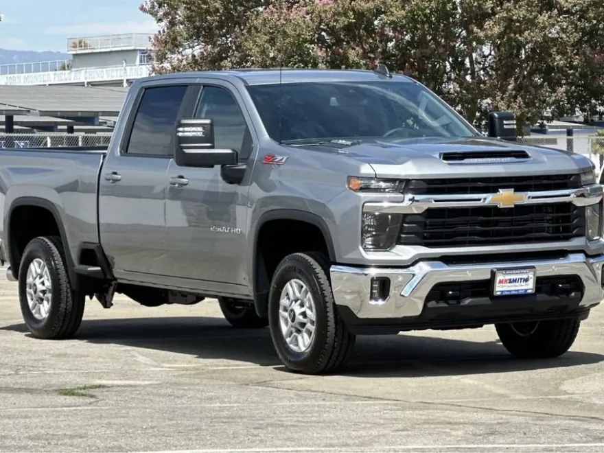 2025 Chevrolet Silverado 2500HD LT photo 1